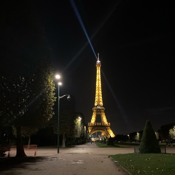 Meet your Posher, Ava - Picture 1 of 1